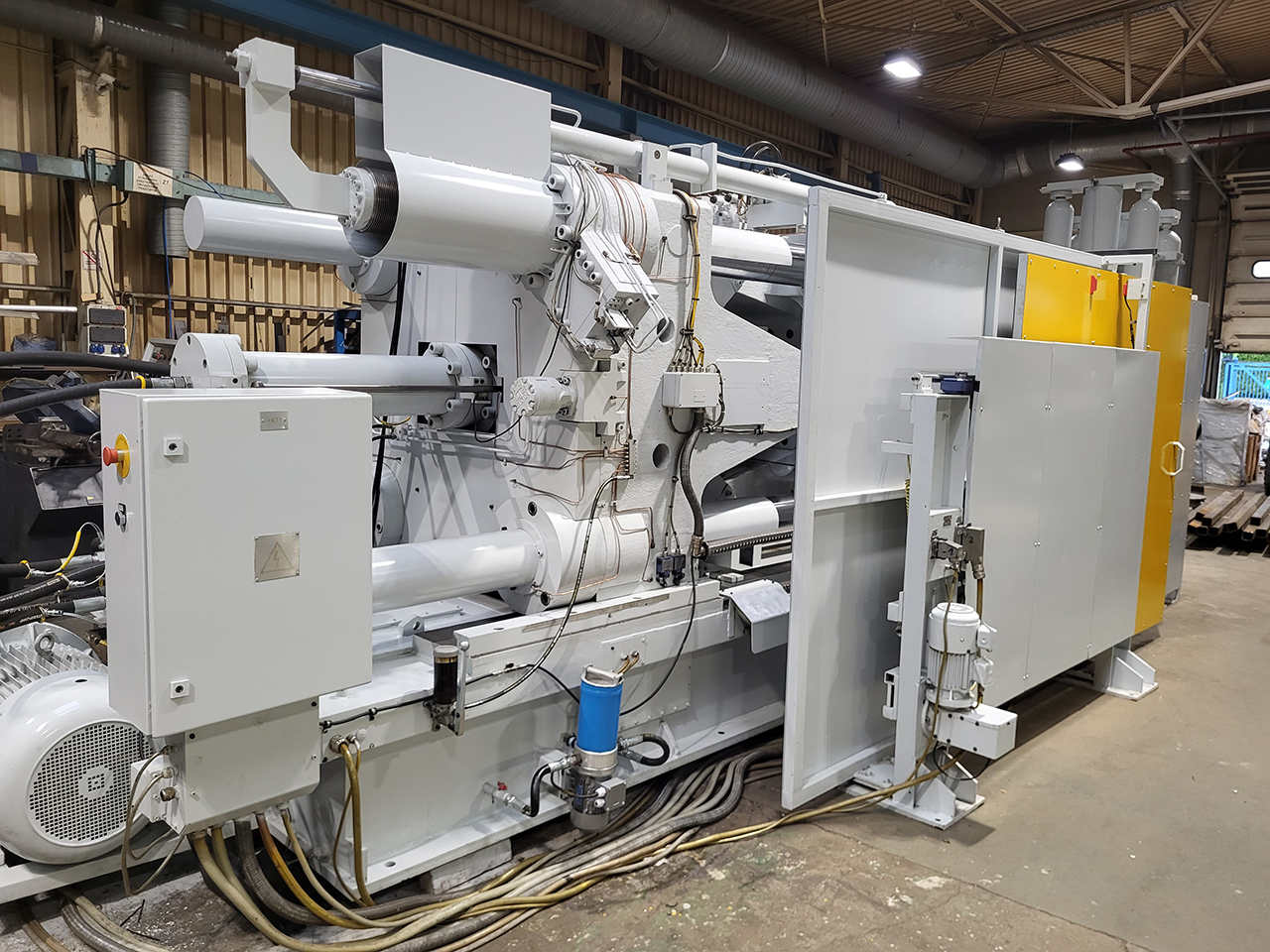 CDCM 800 SQ máquina de fundición a presión de cámara fría KK1638, usada CDCM 800 SQ máquina de fundición a presión de cámara fría KK1638, usada