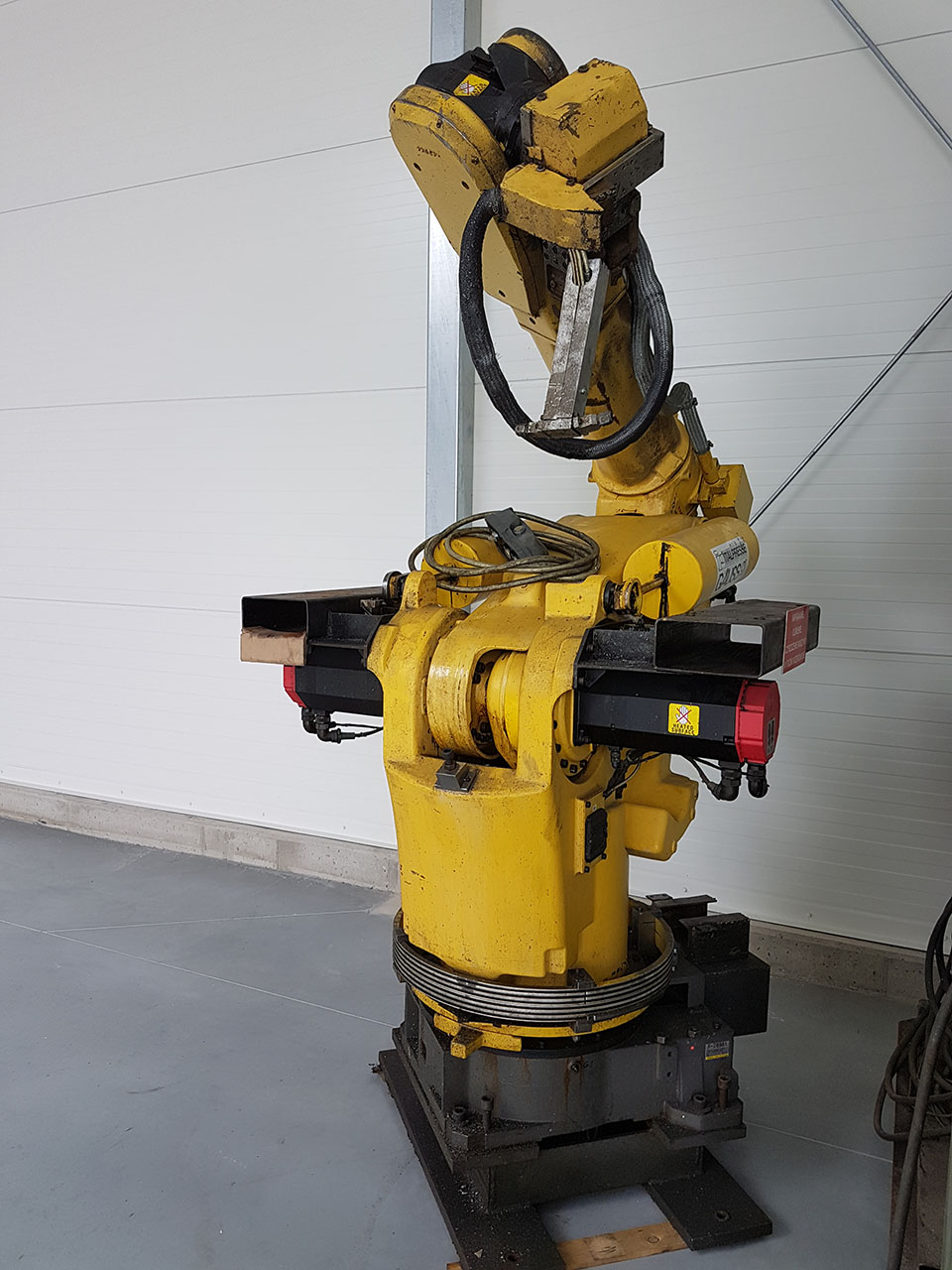 Robot de fundición FANUC S-420 i F, usado HR1815