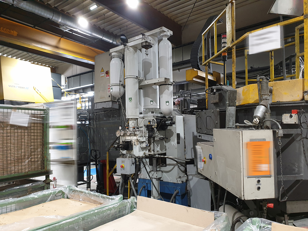 LK Machinery CDCM 630 SQ máquina de fundición a presión de cámara fría KK1508, utilizada