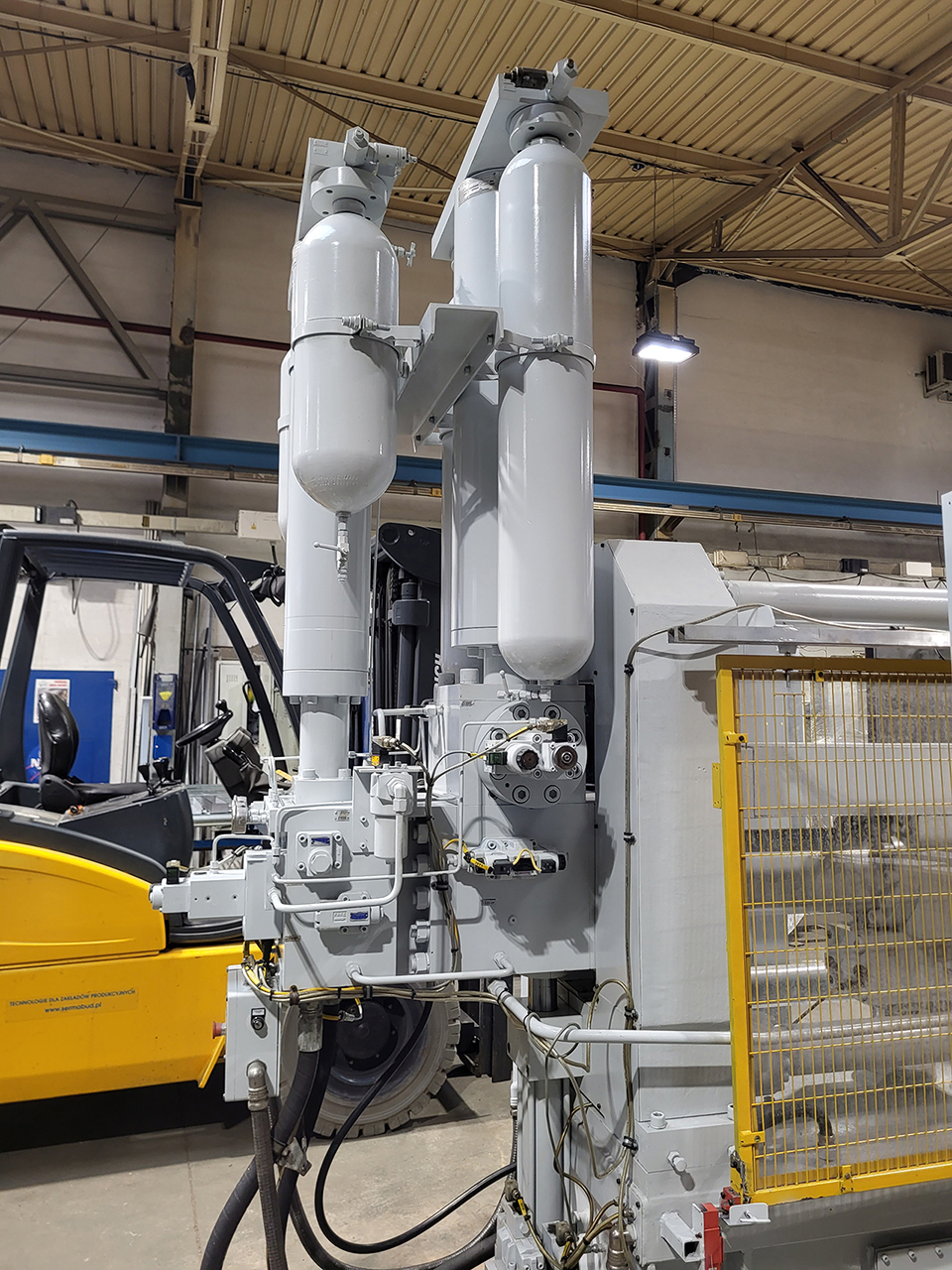 CDCM 800 SQ máquina de fundición a presión de cámara fría KK1638, usada CDCM 800 SQ máquina de fundición a presión de cámara fría KK1638, usada
