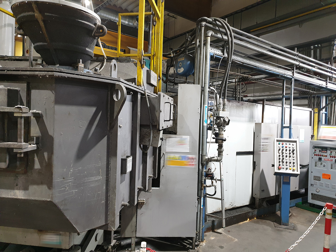 LK Machinery CDCM 630 SQ máquina de fundición a presión de cámara fría KK1508, utilizada