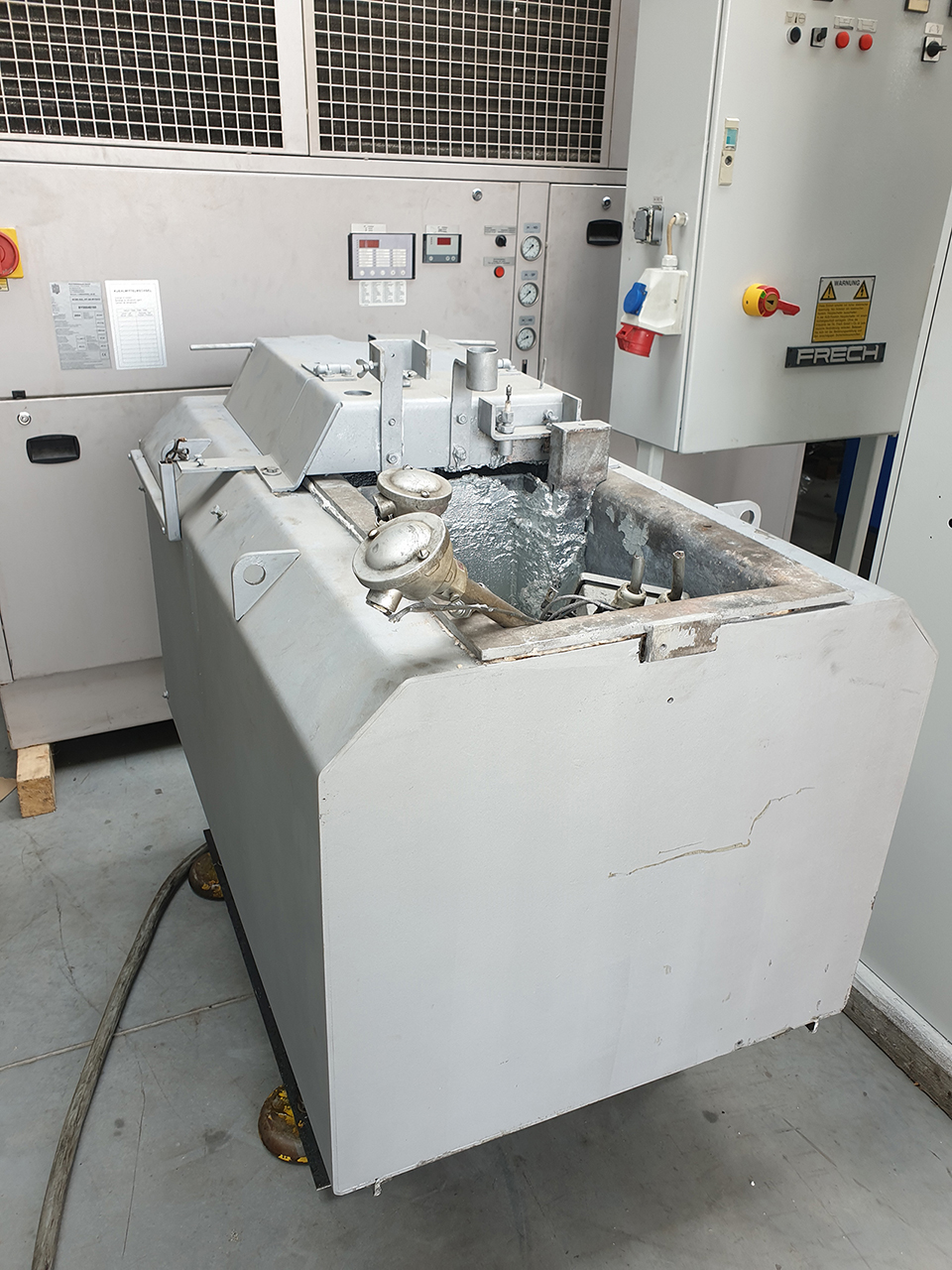Reacondicionamiento de la máquina de fundición a presión de cámara caliente Frech DAW 80