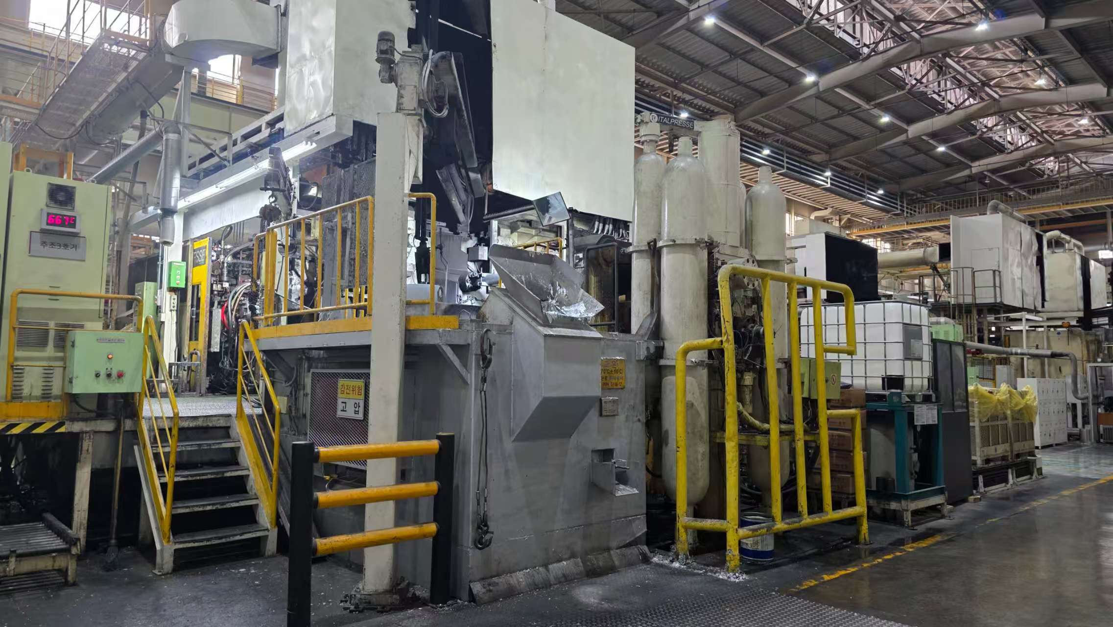 Máquina de fundición a presión de cámara fría Italpresse IP 2500 SC KK1679, usada Máquina de fundición a presión de cámara fría Italpresse IP 2500 SC KK1679, usada