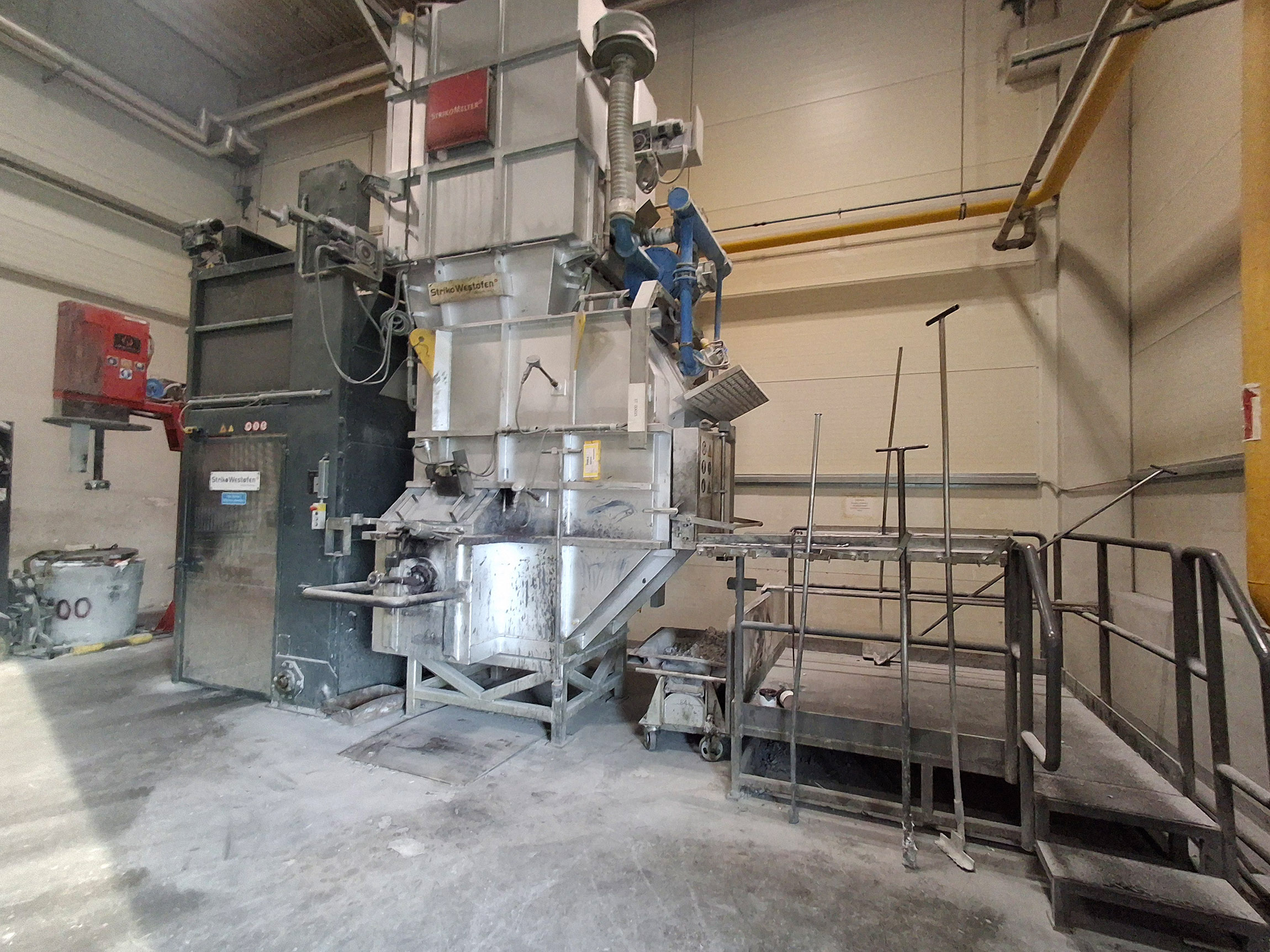 StrikoWestofen MH II-T 2000/1500 G-eg horno de fusión y mantenimiento de calor O1848, usado