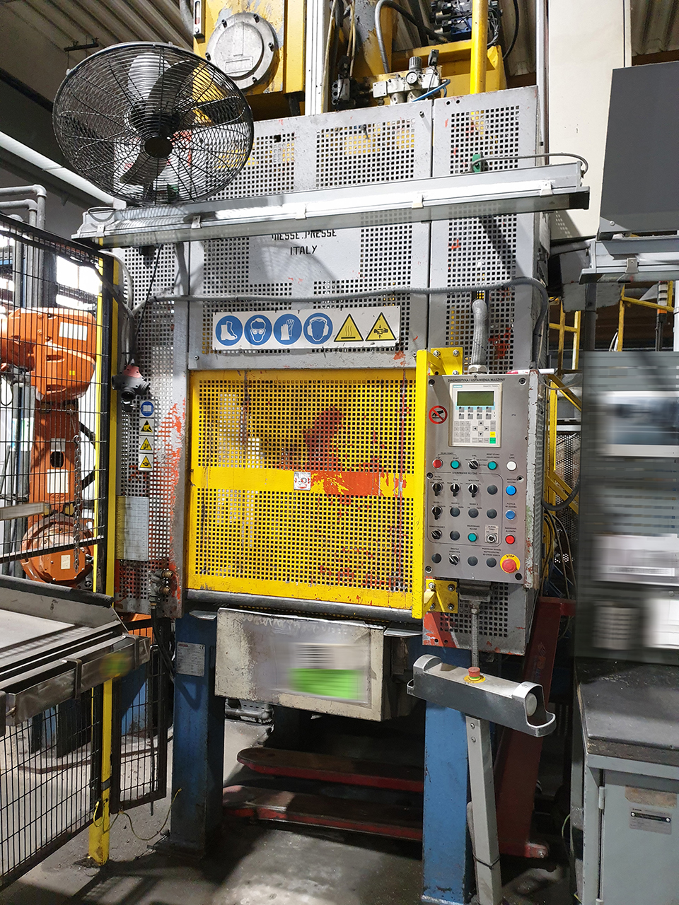 LK Machinery CDCM 630 SQ máquina de fundición a presión de cámara fría KK1508, utilizada