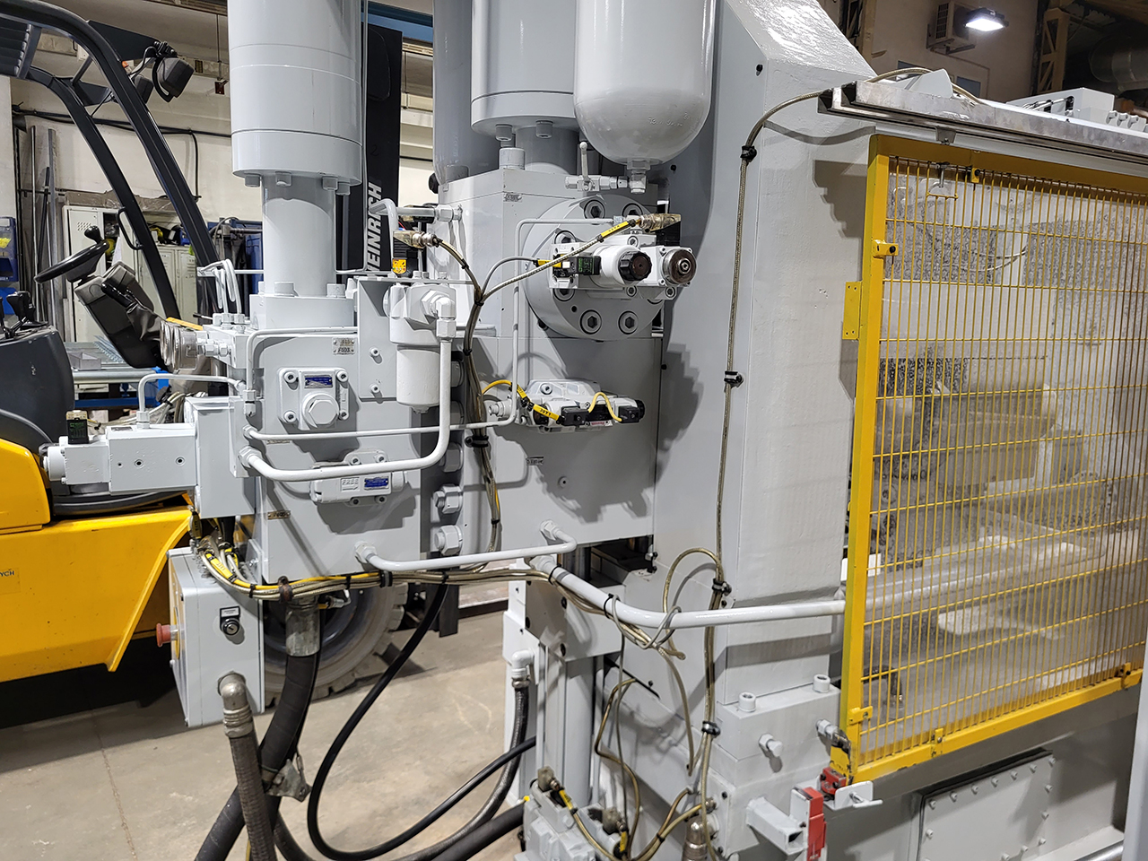 CDCM 800 SQ máquina de fundición a presión de cámara fría KK1638, usada CDCM 800 SQ máquina de fundición a presión de cámara fría KK1638, usada