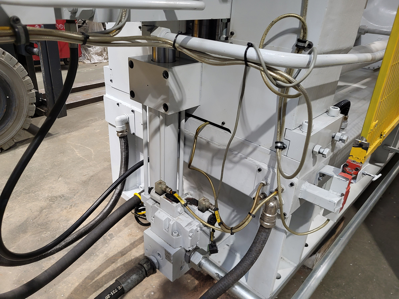 CDCM 800 SQ máquina de fundición a presión de cámara fría KK1638, usada CDCM 800 SQ máquina de fundición a presión de cámara fría KK1638, usada