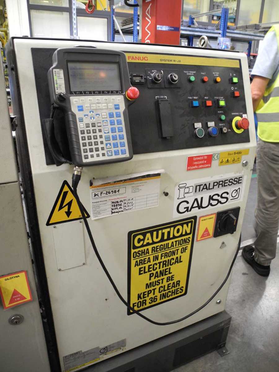 Robot de fundición FANUC S-420 i F, usado HR1815