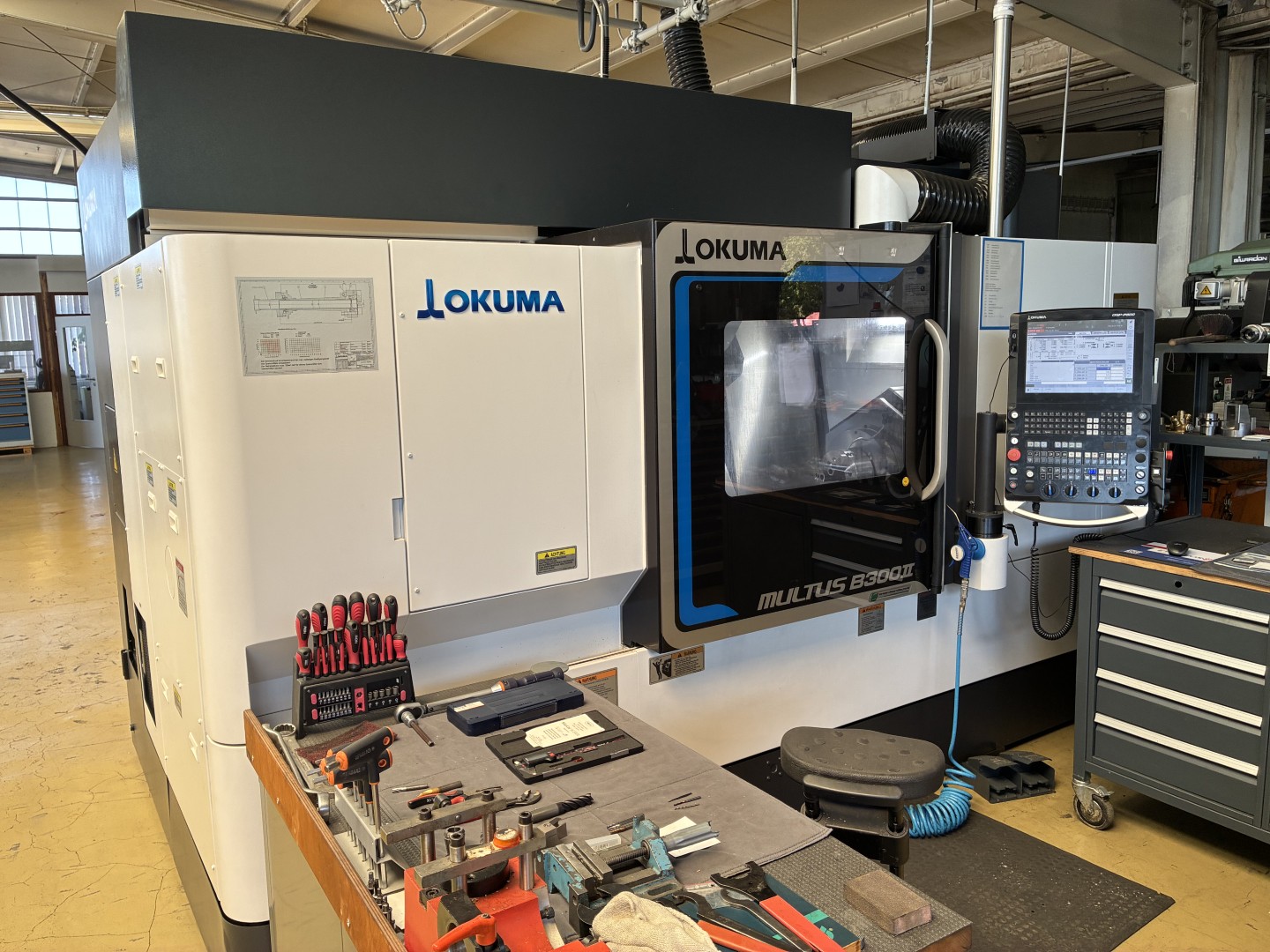 Centro de torneado y fresado CNC OKUMA MULTUS B300II-W BA2400, de segunda mano