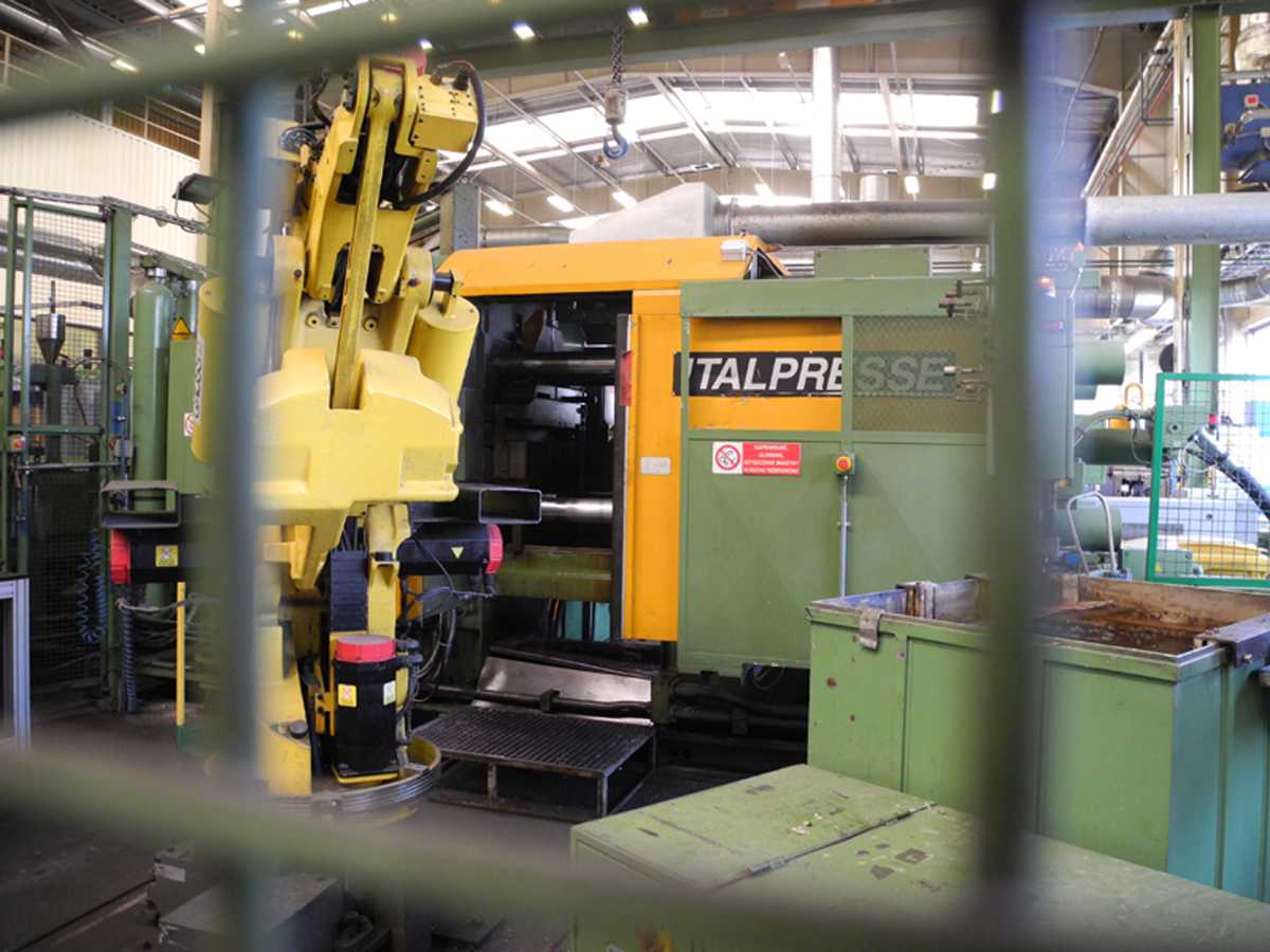 Robot de fundición FANUC S-420 i F, usado HR1815