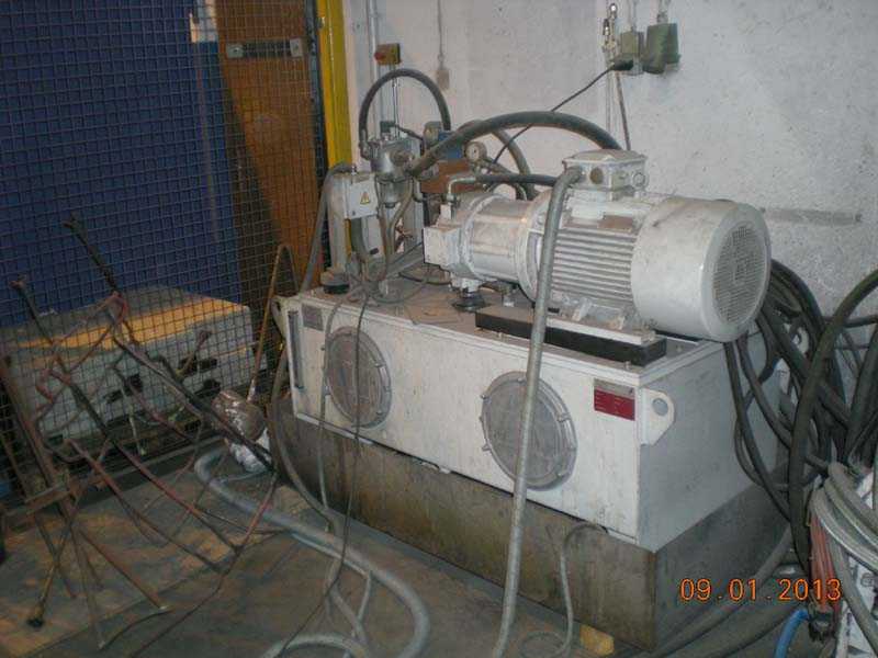 Máquina de fundición por gravedad inclinable Kurtz AK01, usada