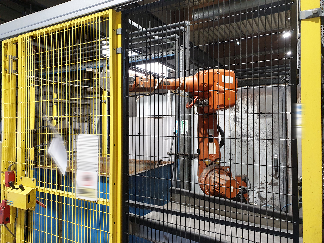 LK Machinery CDCM 630 SQ máquina de fundición a presión de cámara fría KK1508, utilizada