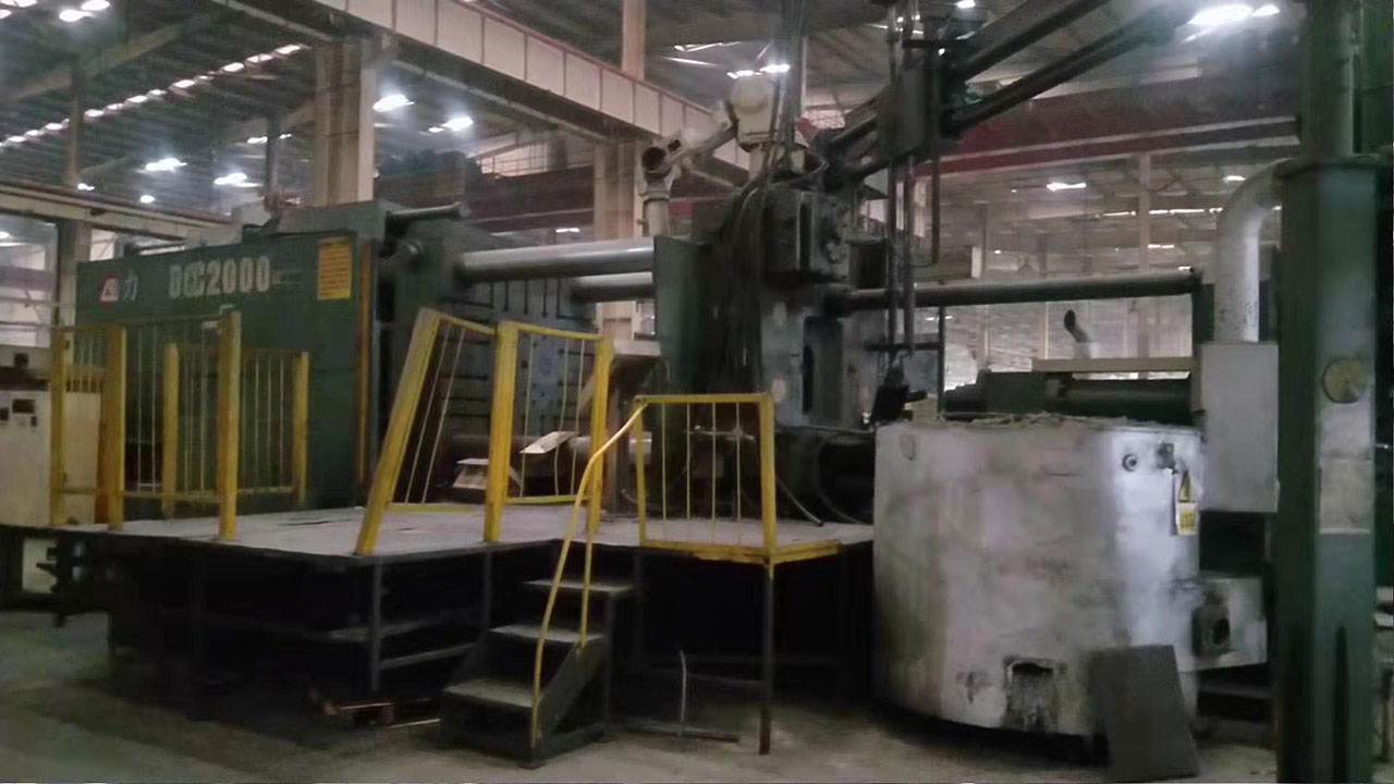 LK Machinery DCM 2000 máquina de fundición a presión de cámara fría KK1541, usada