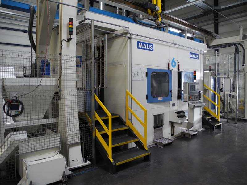 329cf8fe257c049f6bdf61234f05532b Centro de taladrado y torneado Maus para ruedas de aluminio línea 6, usado