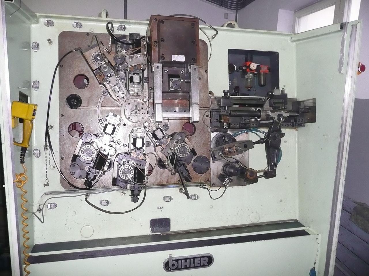 Máquina de estampación y conformación Bihler RM 40 PR2476, usada
