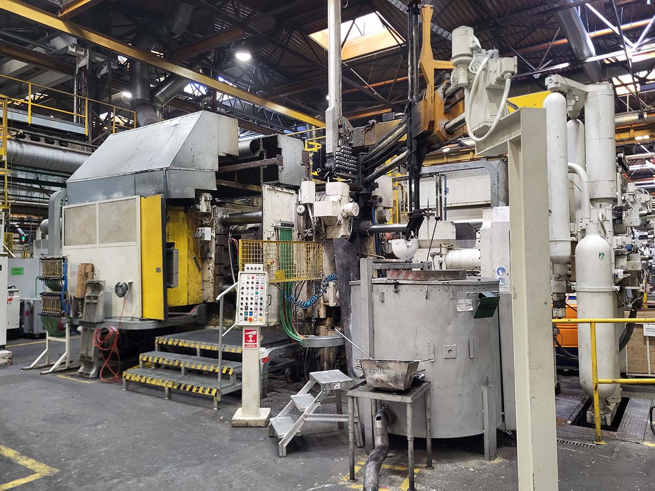 Máquina de fundición a presión de cámara fría Italpresse IP 1100 SC KK1682, usada